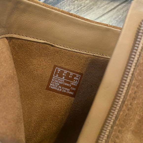 Tan heel booties - Picture 3 of 3